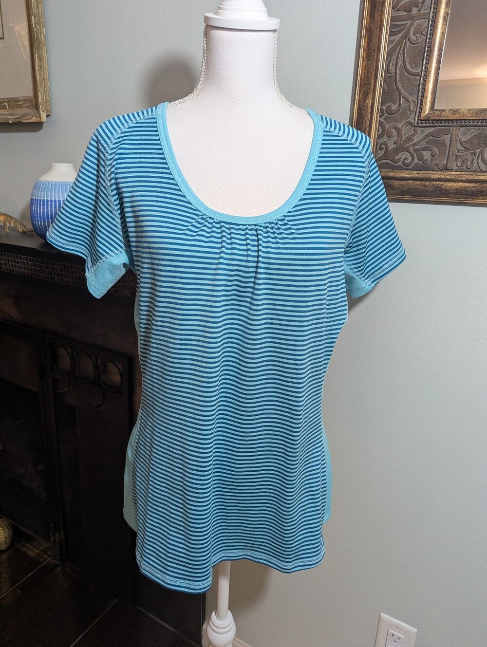 The North Face Women's XL Vapor Wick Aqua Blue Stripe Athletic Short Sleeve Top